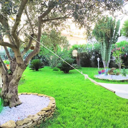 Casa Vacanze Capo Rizzuto Con Ampio Giardino-Japigium Calipso