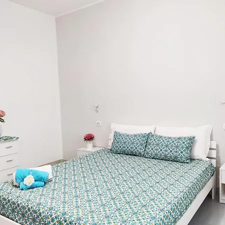 Casa Vacanze Capo Rizzuto Con Ampio Giardino-Japigium Calipso