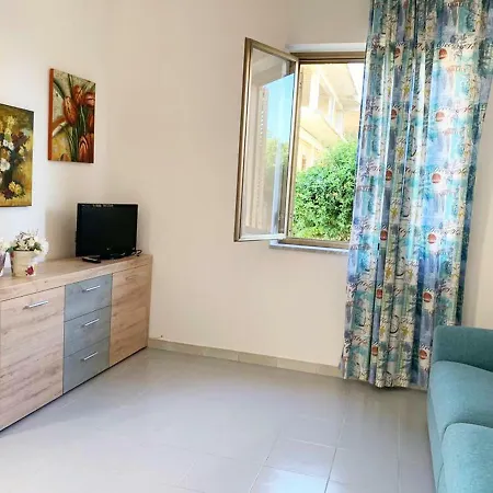 Casa Vacanze Capo Rizzuto Con Ampio Giardino-Japigium Calipso Lejlighed